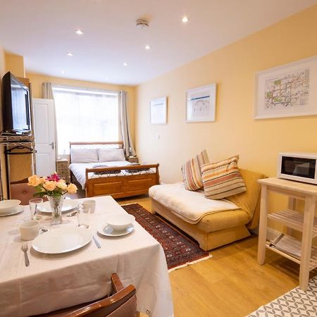 London Vegetarian Smoke & Pet Free En-Suite With Ev Parking Edgware Eksteriør billede