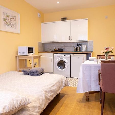 London Vegetarian Smoke & Pet Free En-Suite With Ev Parking Edgware Eksteriør billede