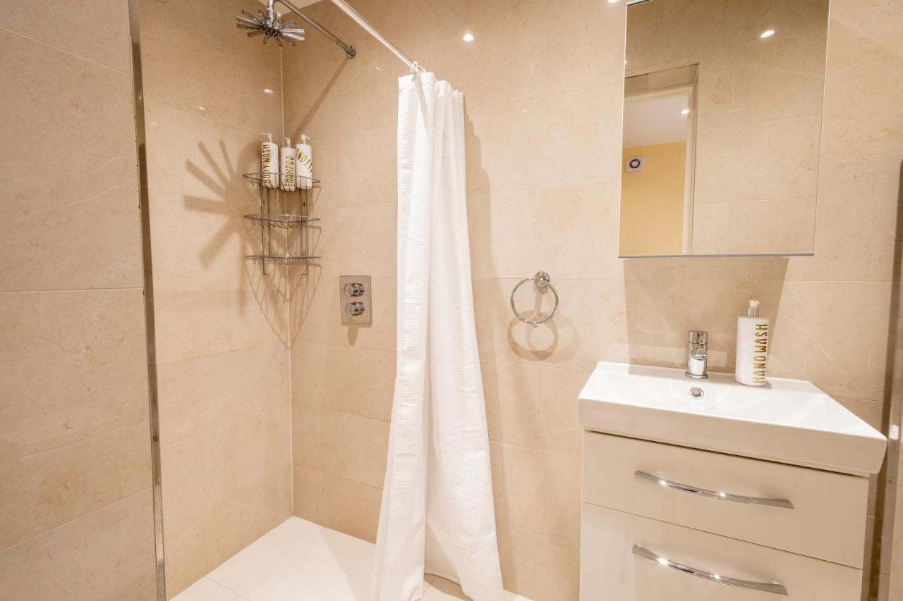 London Vegetarian Smoke & Pet Free En-Suite With Ev Parking Edgware Eksteriør billede