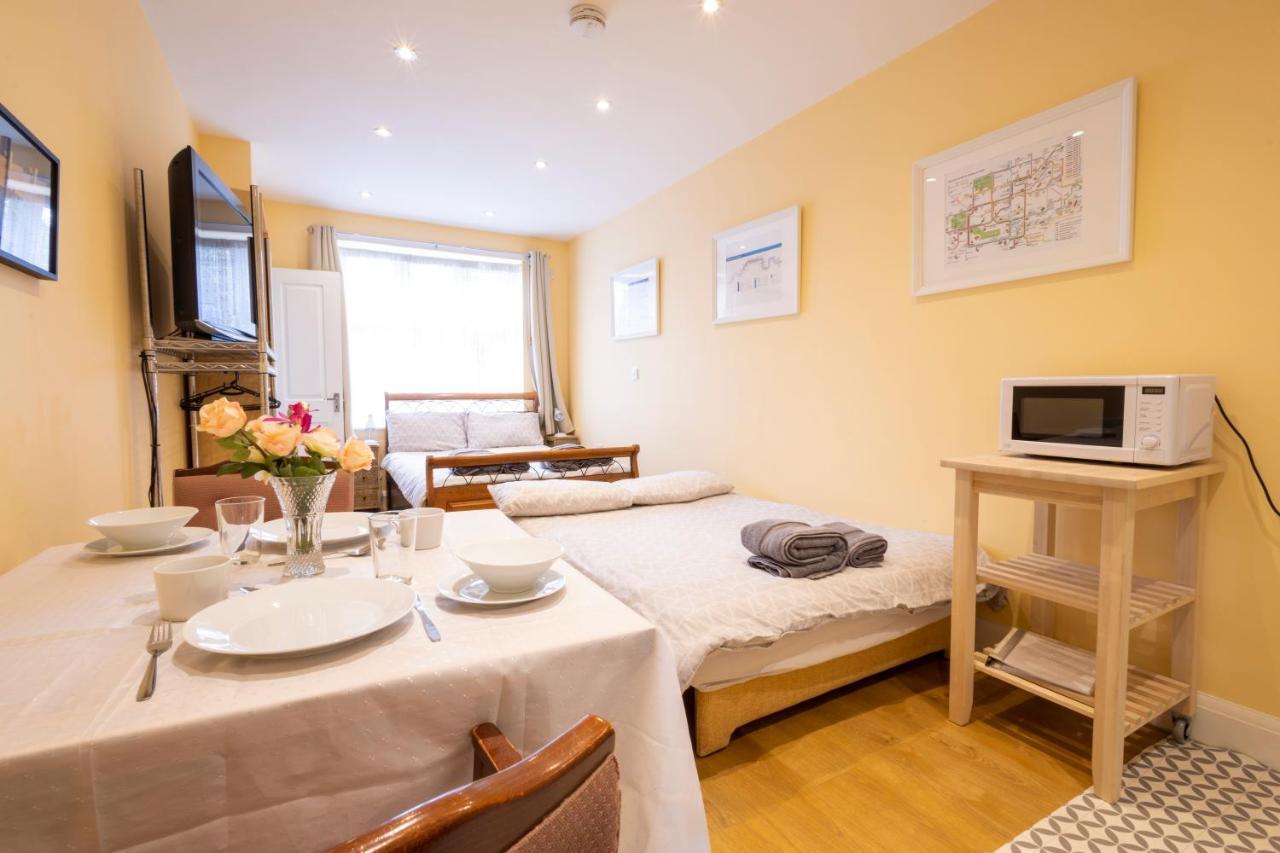 London Vegetarian Smoke & Pet Free En-Suite With Ev Parking Edgware Eksteriør billede