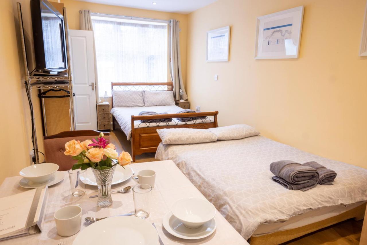 London Vegetarian Smoke & Pet Free En-Suite With Ev Parking Edgware Eksteriør billede