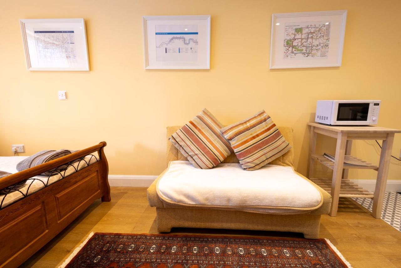London Vegetarian Smoke & Pet Free En-Suite With Ev Parking Edgware Eksteriør billede