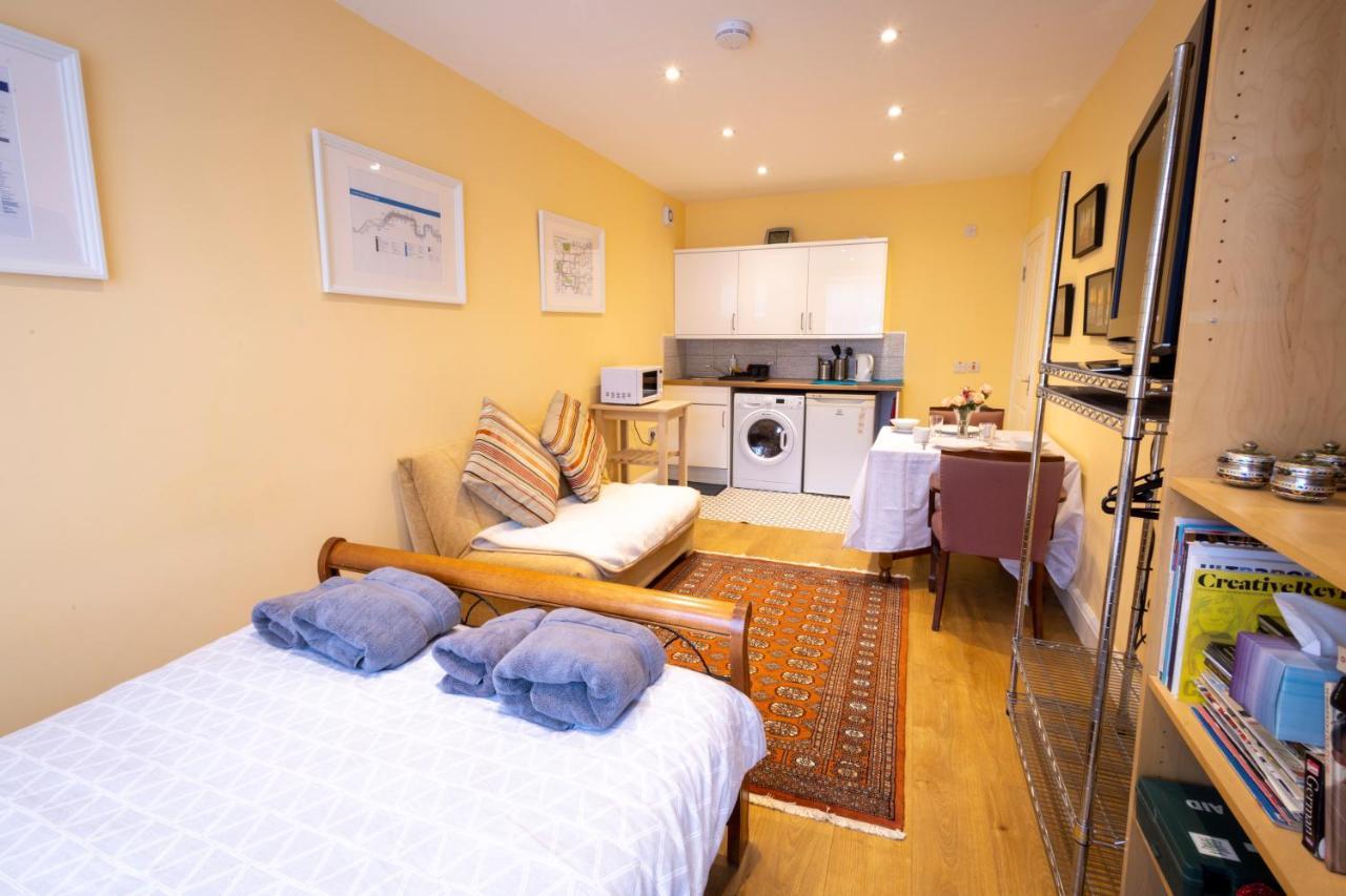 London Vegetarian Smoke & Pet Free En-Suite With Ev Parking Edgware Eksteriør billede