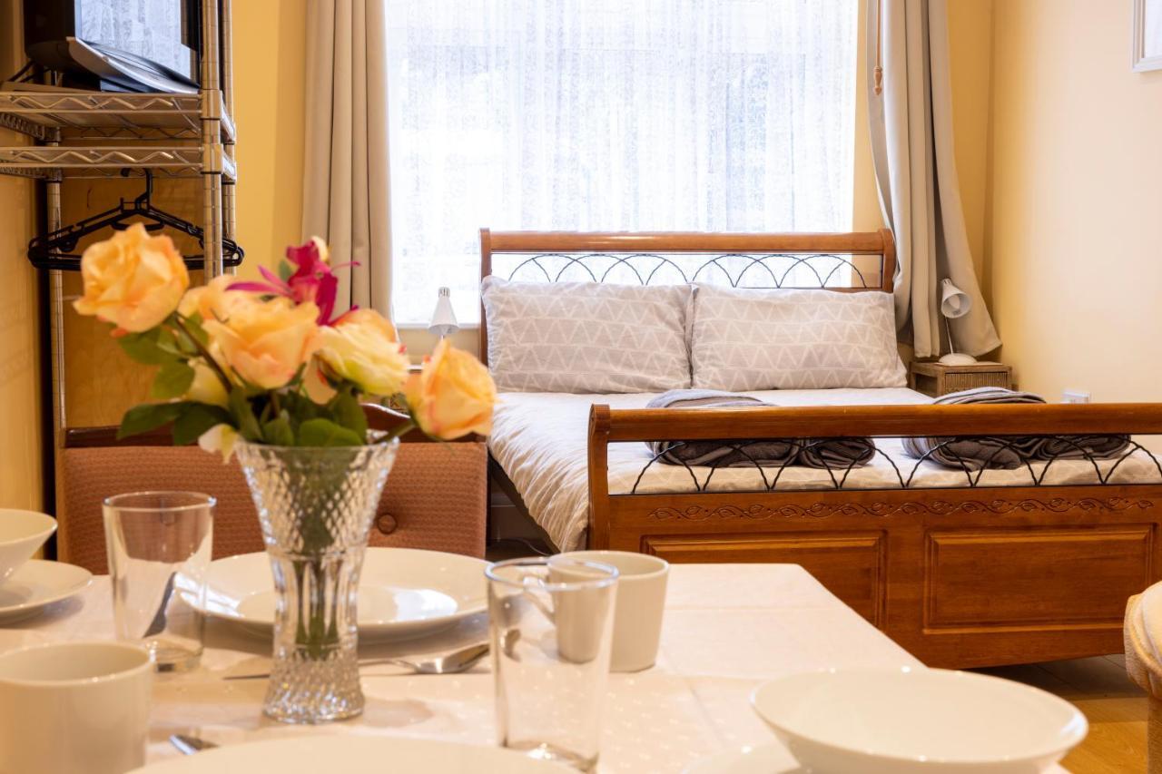 London Vegetarian Smoke & Pet Free En-Suite With Ev Parking Edgware Eksteriør billede