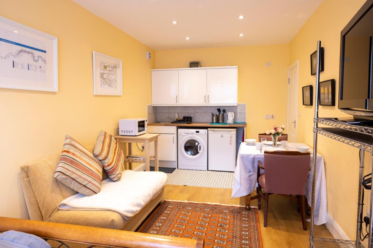 London Vegetarian Smoke & Pet Free En-Suite With Ev Parking Edgware Eksteriør billede