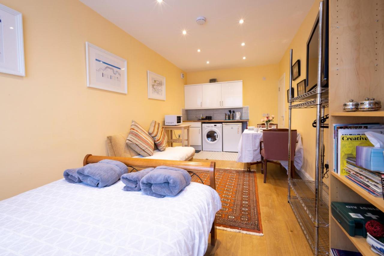 London Vegetarian Smoke & Pet Free En-Suite With Ev Parking Edgware Eksteriør billede