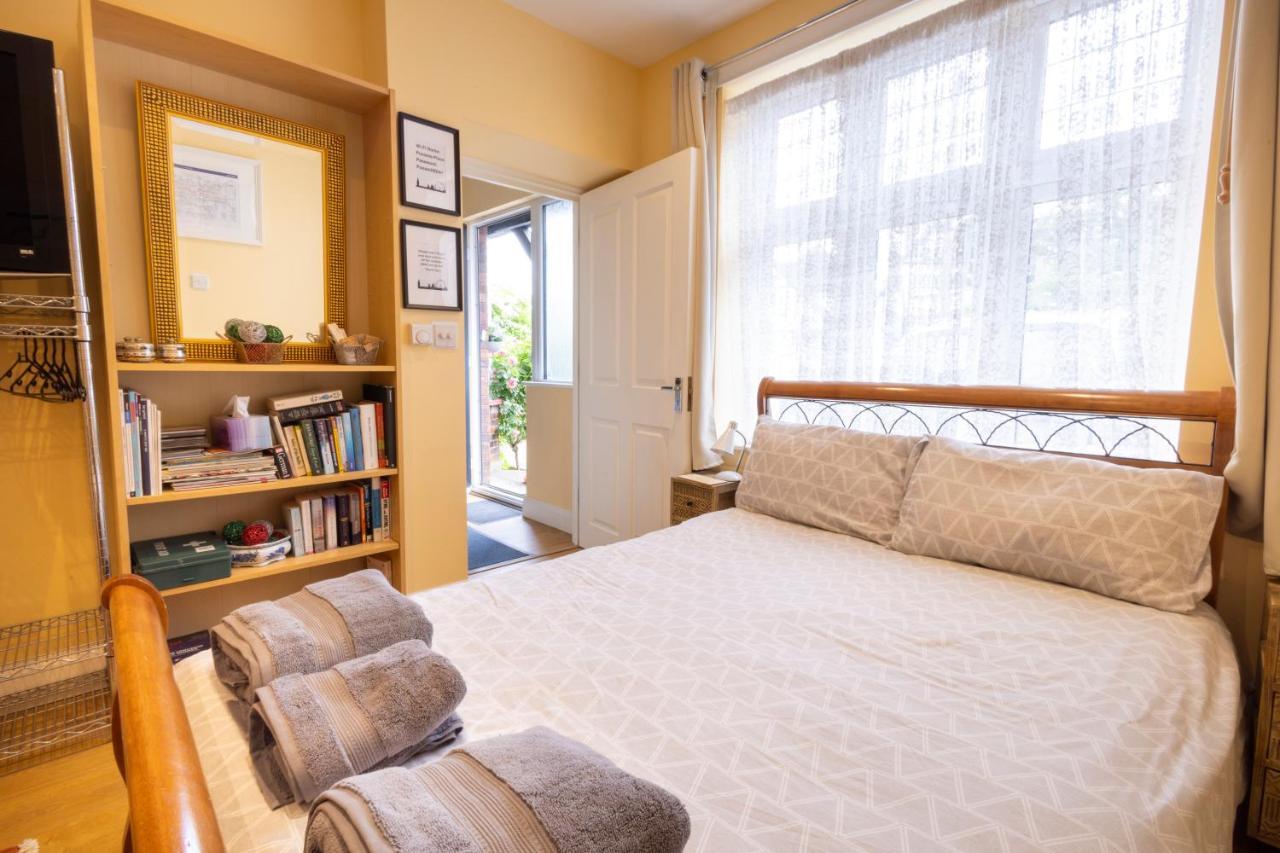 London Vegetarian Smoke & Pet Free En-Suite With Ev Parking Edgware Eksteriør billede