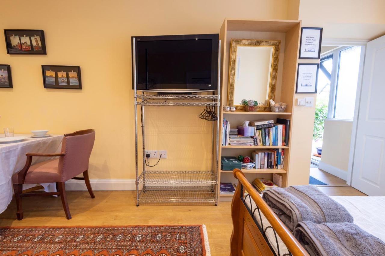 London Vegetarian Smoke & Pet Free En-Suite With Ev Parking Edgware Eksteriør billede