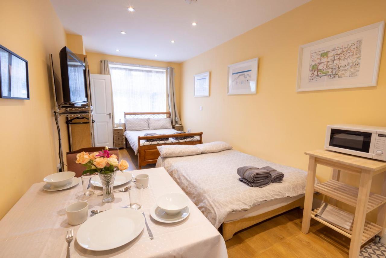 London Vegetarian Smoke & Pet Free En-Suite With Ev Parking Edgware Eksteriør billede