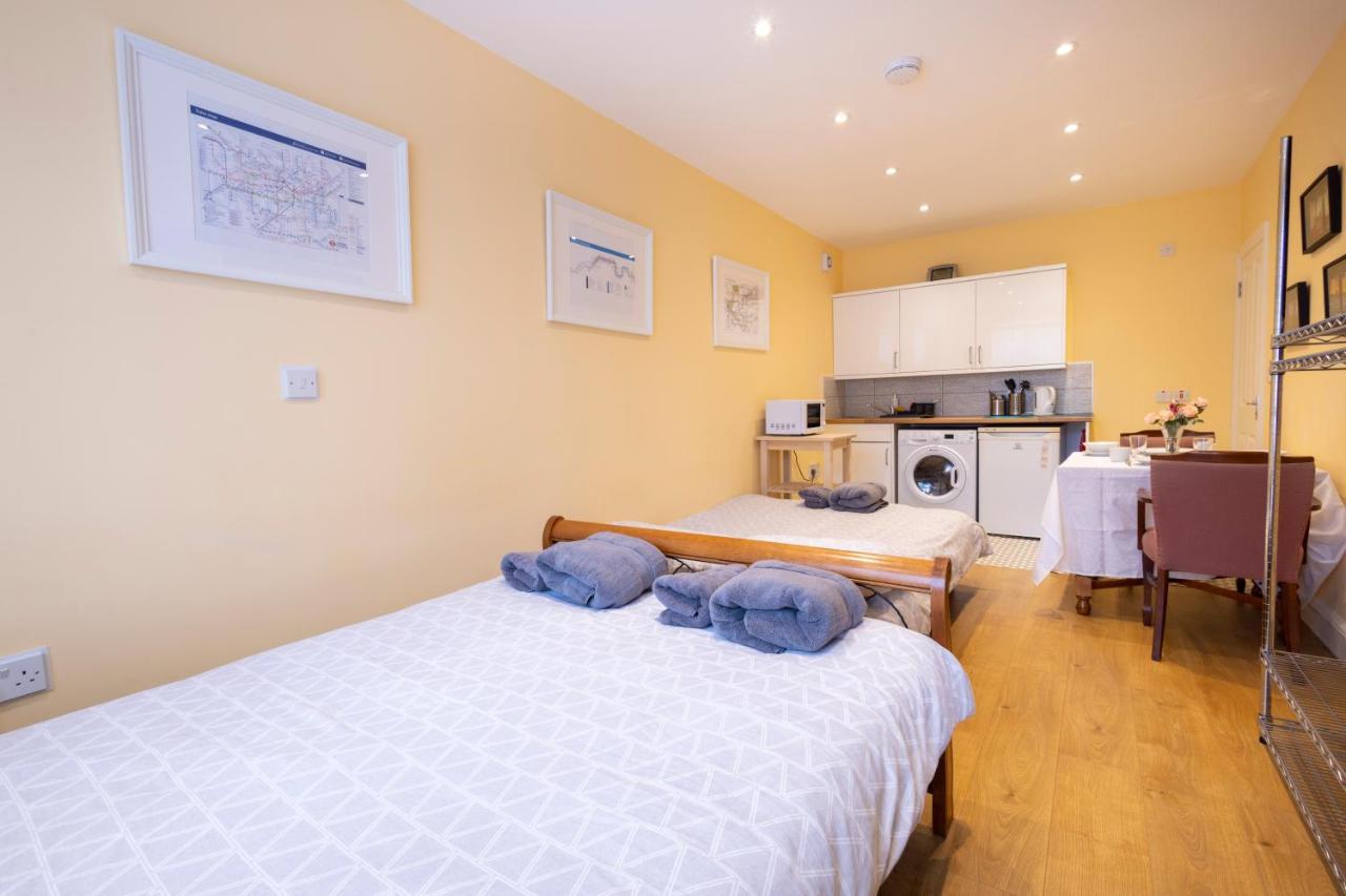 London Vegetarian Smoke & Pet Free En-Suite With Ev Parking Edgware Eksteriør billede