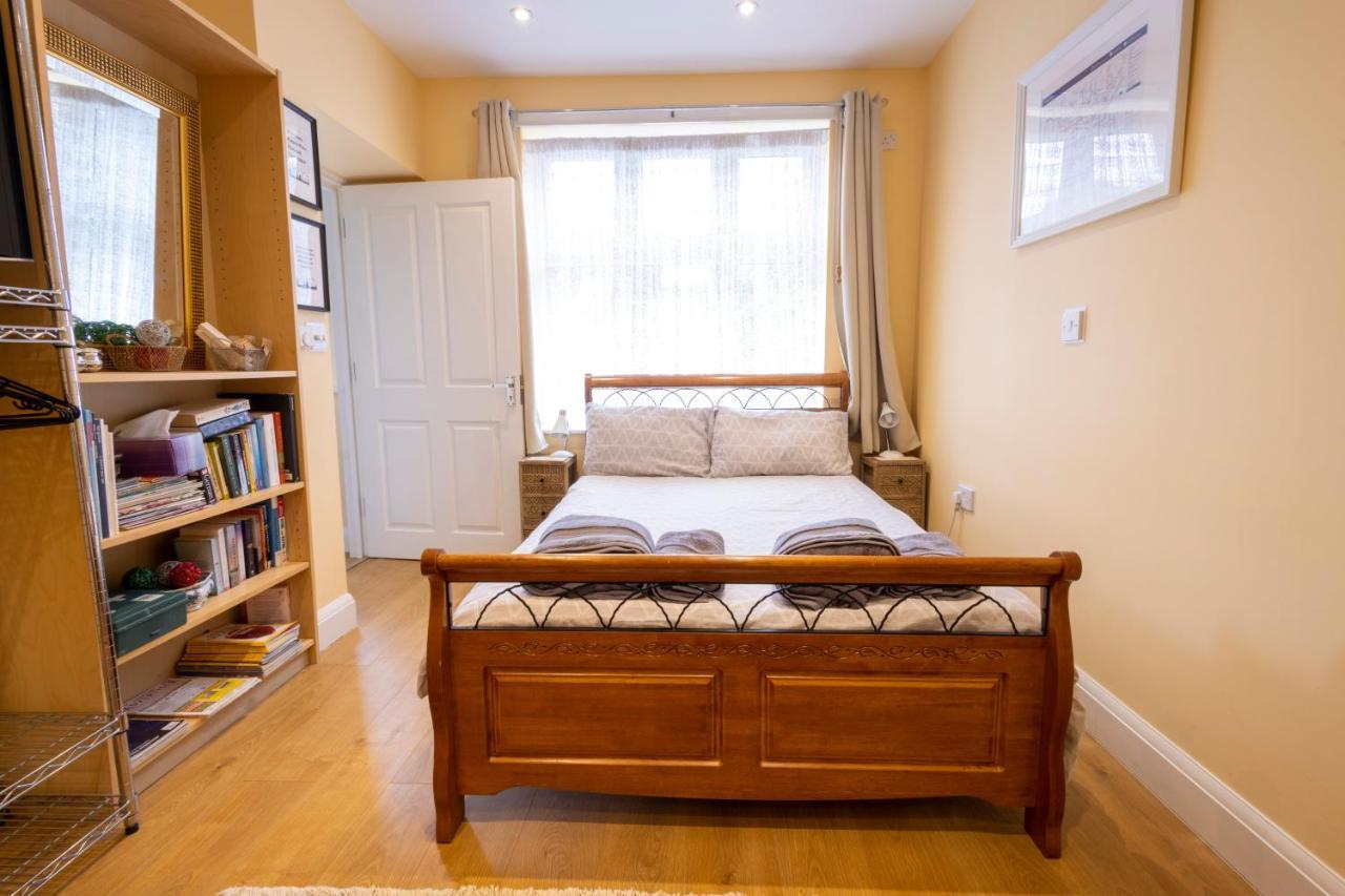 London Vegetarian Smoke & Pet Free En-Suite With Ev Parking Edgware Eksteriør billede