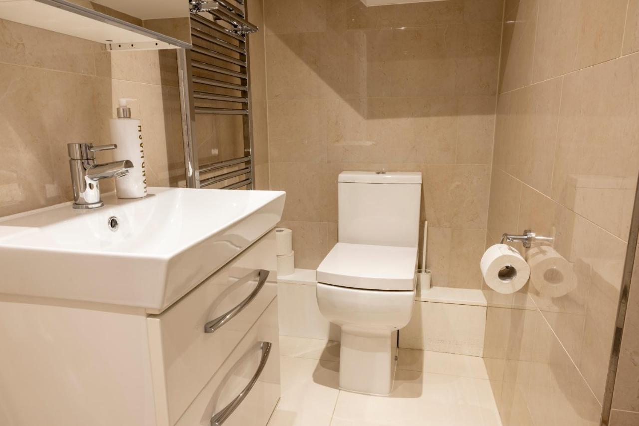 London Vegetarian Smoke & Pet Free En-Suite With Ev Parking Edgware Eksteriør billede