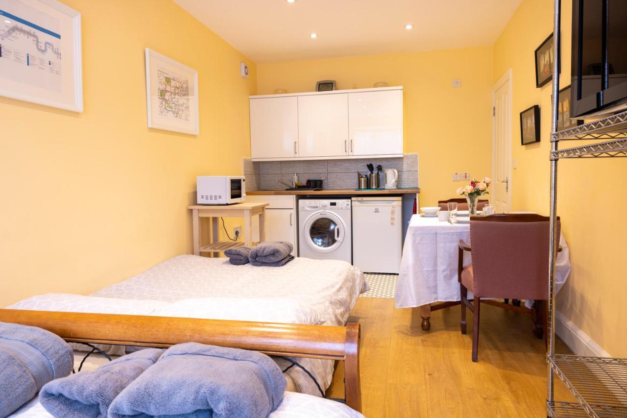 London Vegetarian Smoke & Pet Free En-Suite With Ev Parking Edgware Eksteriør billede