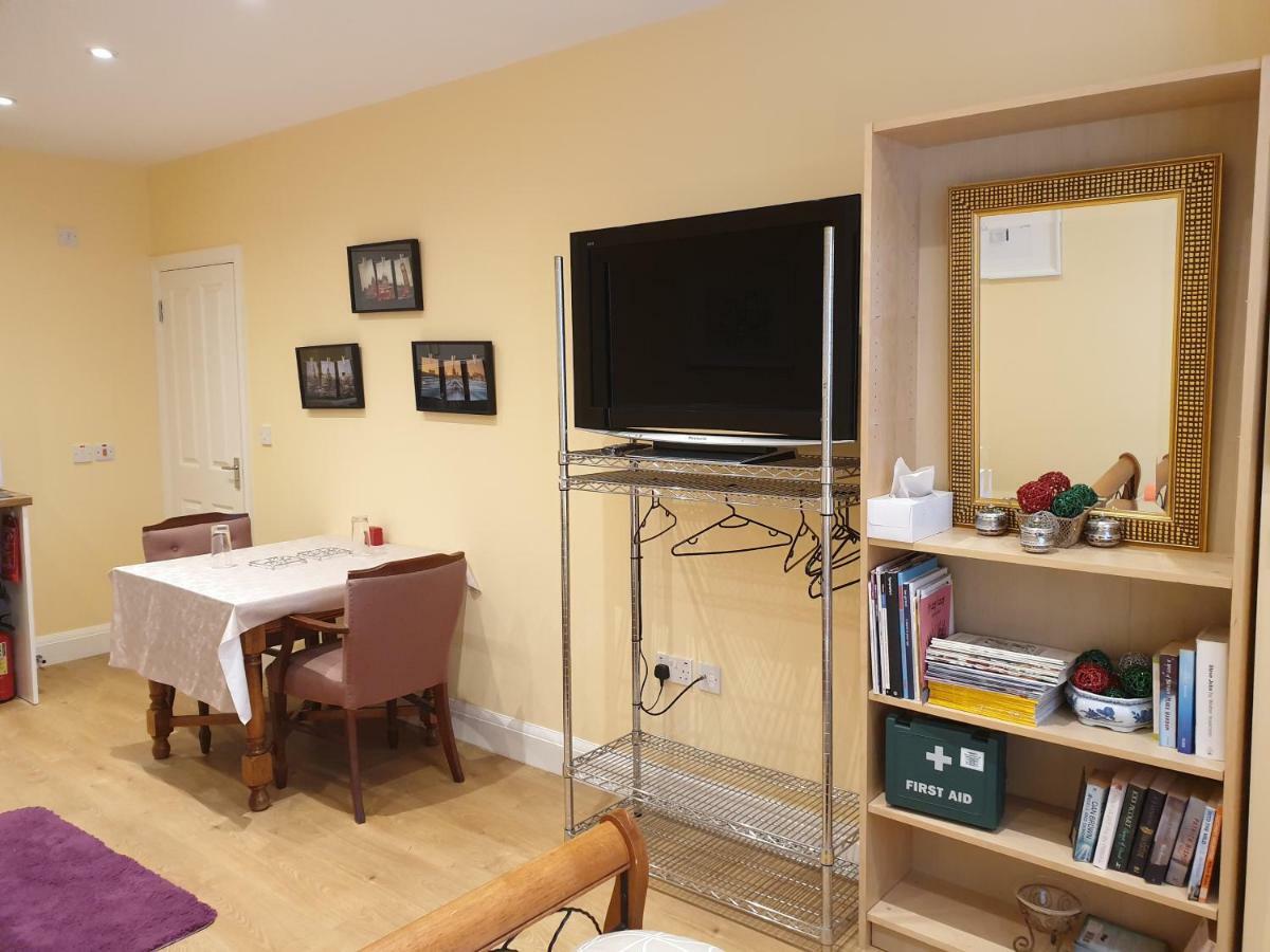 London Vegetarian Smoke & Pet Free En-Suite With Ev Parking Edgware Eksteriør billede