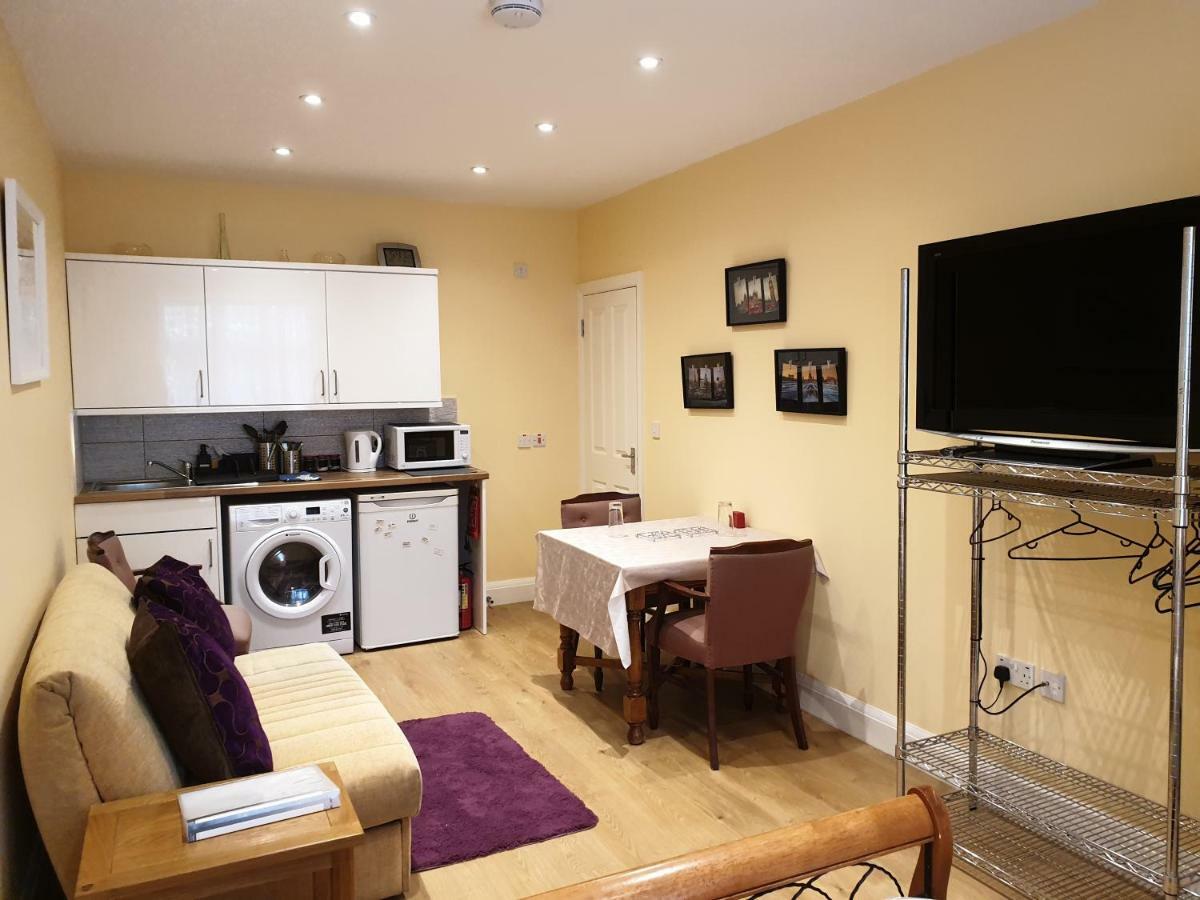 London Vegetarian Smoke & Pet Free En-Suite With Ev Parking Edgware Eksteriør billede